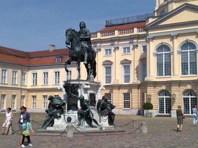 Ruiterstandbeeld voor Schlo&szlig; Scharlottenburg
