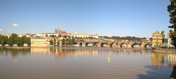 De Moldau en het slot van Praag