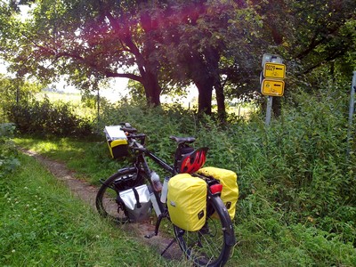 Dwars door de brandnetels