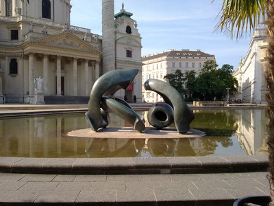 Sculptuur van Henri Moore
