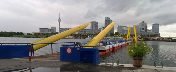 Drijvende brug naar Sunken City