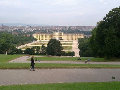 Uitzicht over Sch&ouml;nbrunn vanaf de Glori&euml;tte