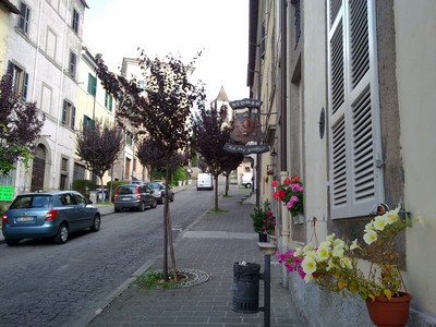 De hoofdstraat van San Martino Al Cimino met rechts de B&B De hoofdstraat van San Martino Al Cimino met rechts de B&B