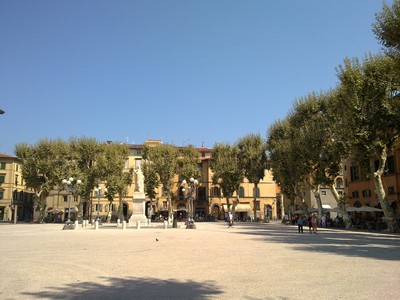 Het Napoleonplein in Lucca