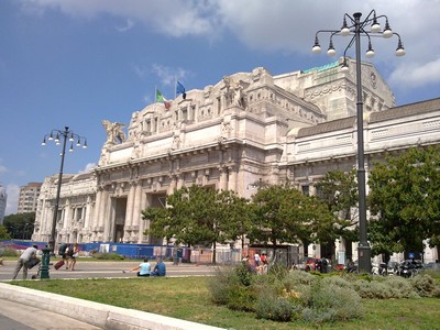 Het centraal station van Milaan, een geweldig pompeus bouwwerk Het centraal station van Milaan, een geweldig pompeus bouwwerk