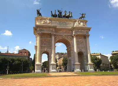 Aan het andere eind van het park de triomfboog van de vrede