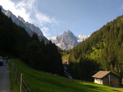 Na de eerste steile klim kom je in een prachtig dal