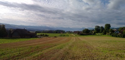 In de verte de hele keten van de Berner alpen In de verte de hele keten van de Berner alpen