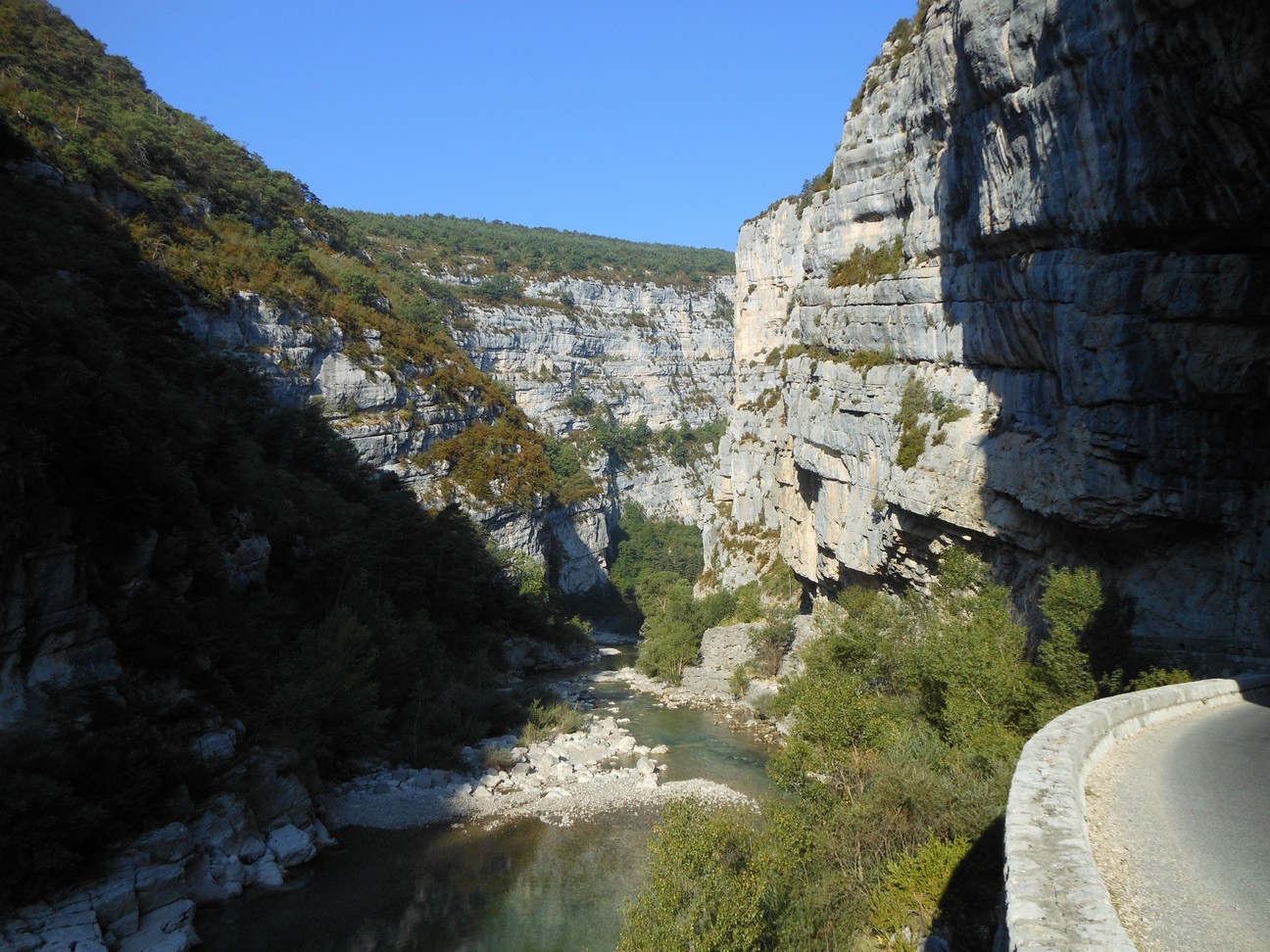 Weg langs het ravijn van de Verdon