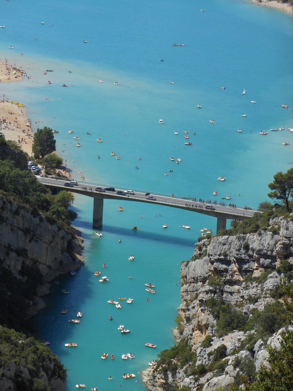 Allemaal bootjes op het stuk tussen de rivier en het meer